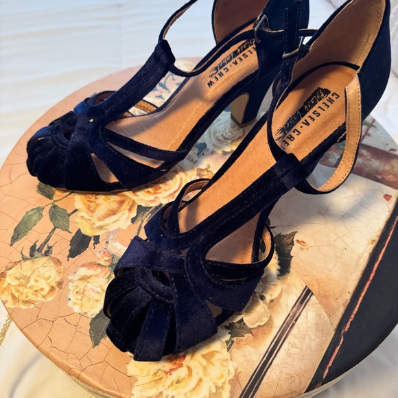 Anthropologie Dark Blue Velvet 1920s Mary Jane Heels - Picture 2 of 6